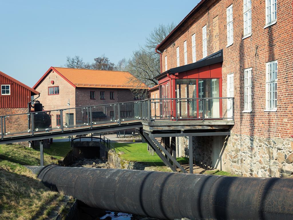 Naeaes Fabriker Hotell & Restaurang Tollered Exterior photo