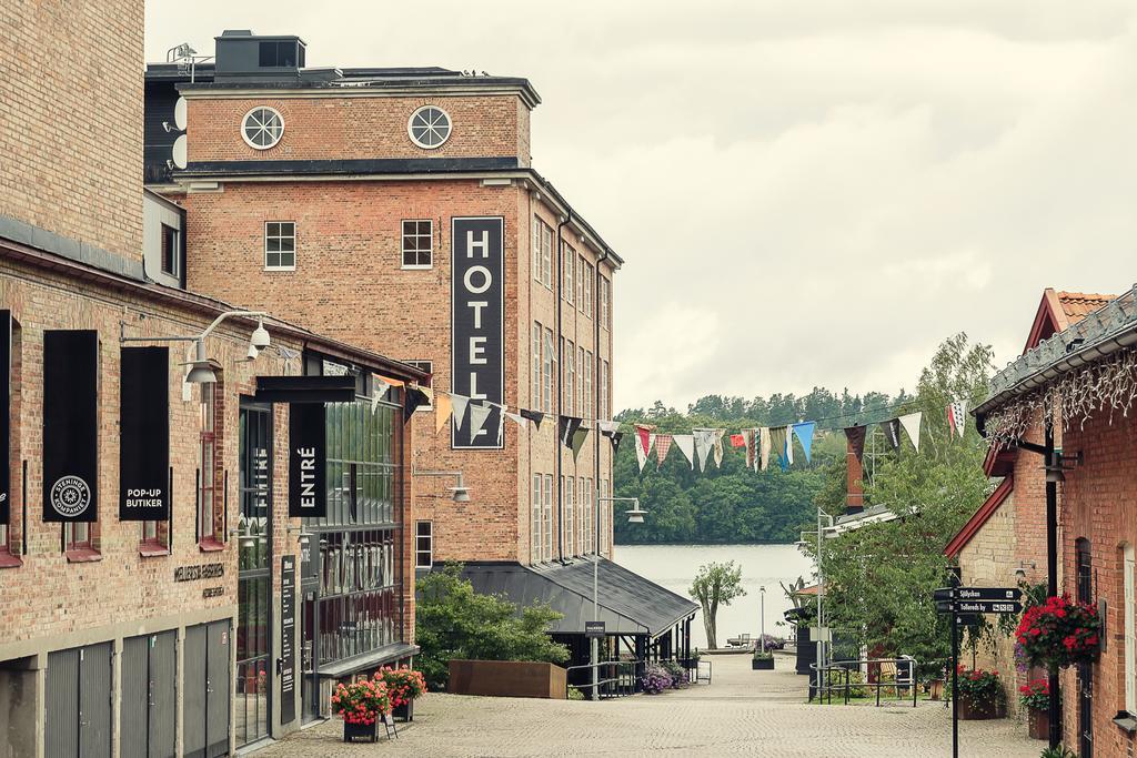 Naeaes Fabriker Hotell & Restaurang Tollered Exterior photo